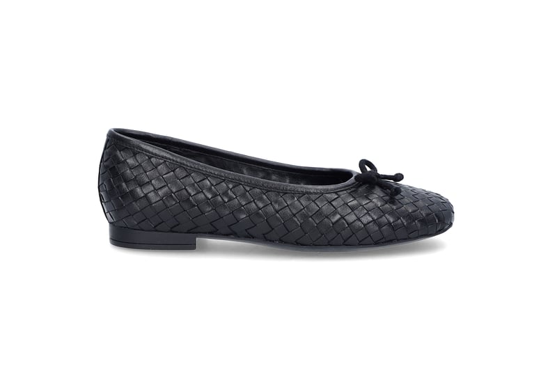 Interlace ballerina STOCKHOLM DESIGN GROUP Interlace ballerina STOCKHOLM DESIGN GROUP