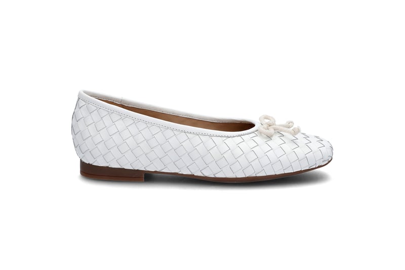 Interlace ballerina STOCKHOLM DESIGN GROUP Interlace ballerina STOCKHOLM DESIGN GROUP