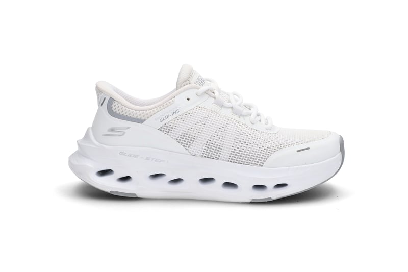 MAX CUSHIONING GLIDE STEP SKECHERS