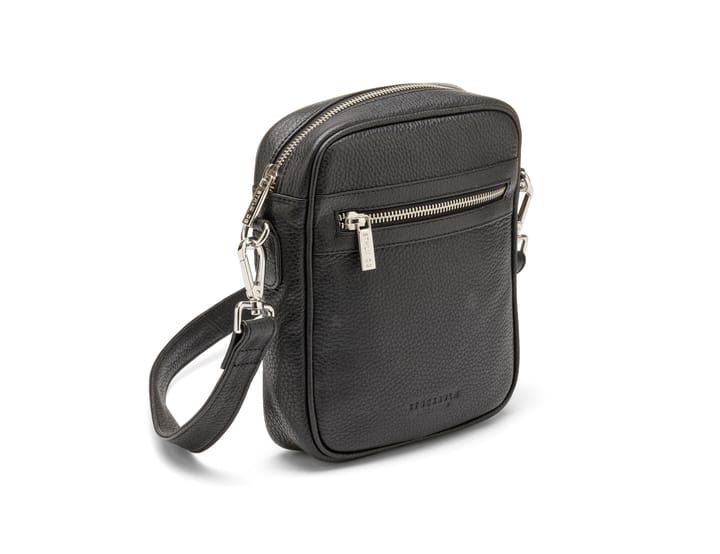 Crossbody veske i robust skinn STOCKHOLM DESIGN GROUP Crossbody veske i robust skinn STOCKHOLM DESIGN GROUP