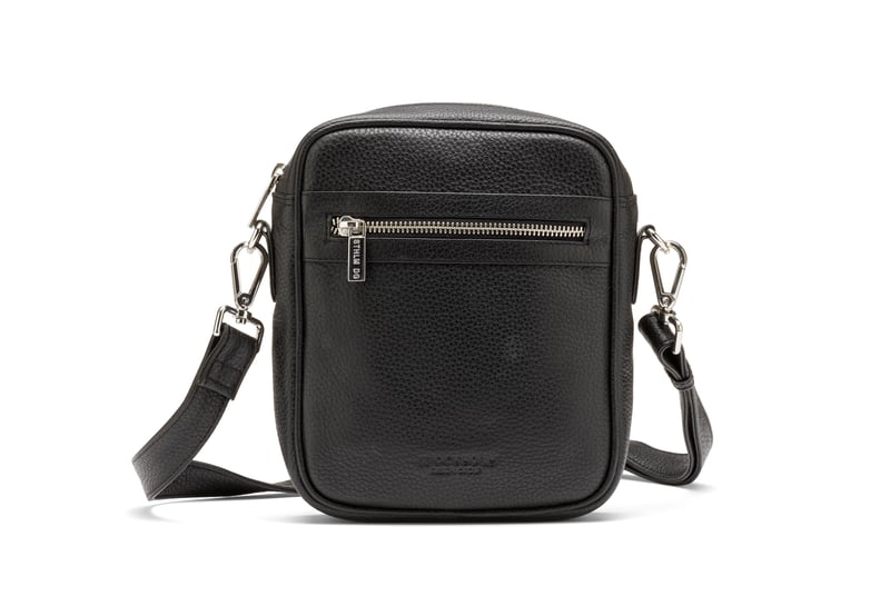 Crossbodyväska i robust läder STOCKHOLM DESIGN GROUP
