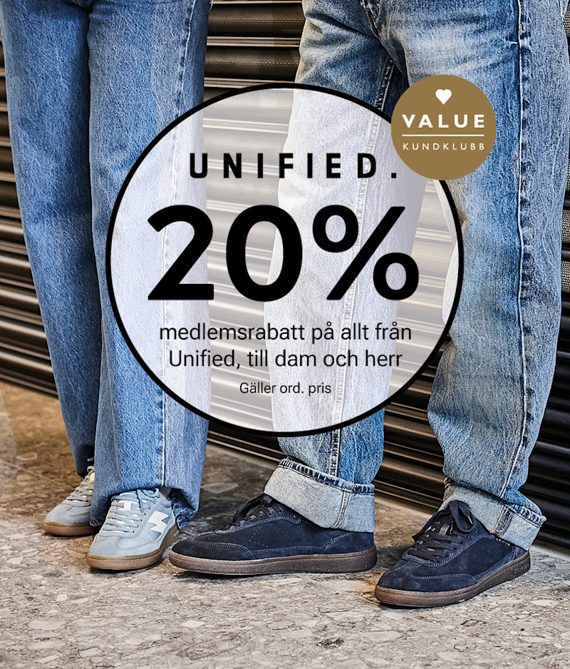 Personer i jeans med ljusblå och mörkblå sneakers från Unified. Reklamcirkel visar 20% medlemsrabatt på allt från Unified, till dam och herr.