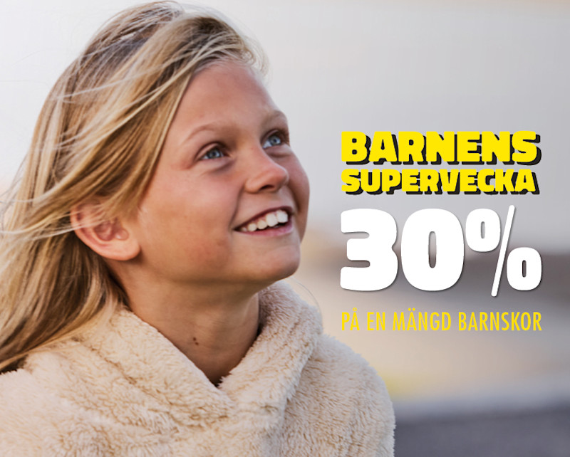Leende flicka med blont hår i beige fluffig tröja. Text: Barnens Supervecka – 30% på en mängd barnskor.