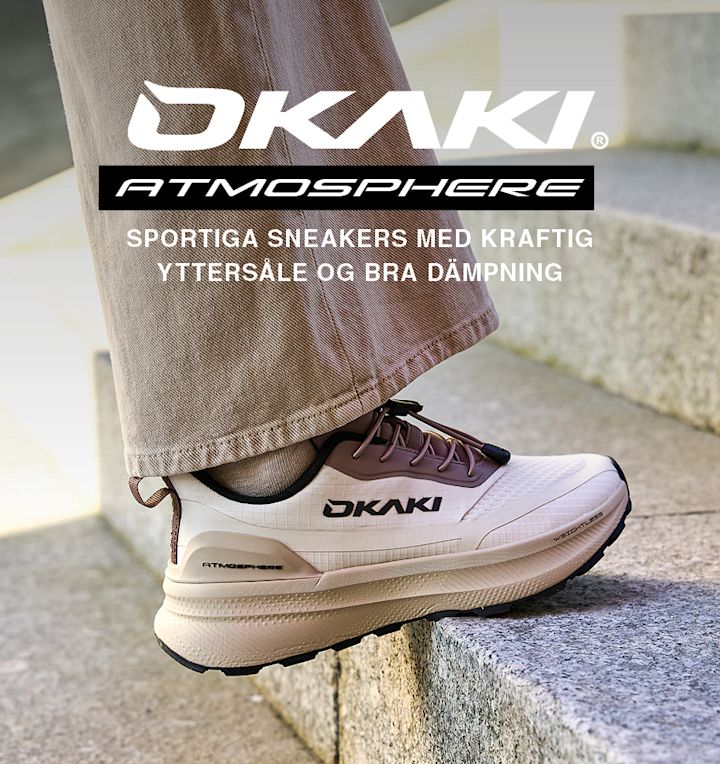 Vita OKAKI Atmosphere sportskor med brun detalj visas på person med bruna byxor, text beskriver kraftig yttersula och god dämpning.