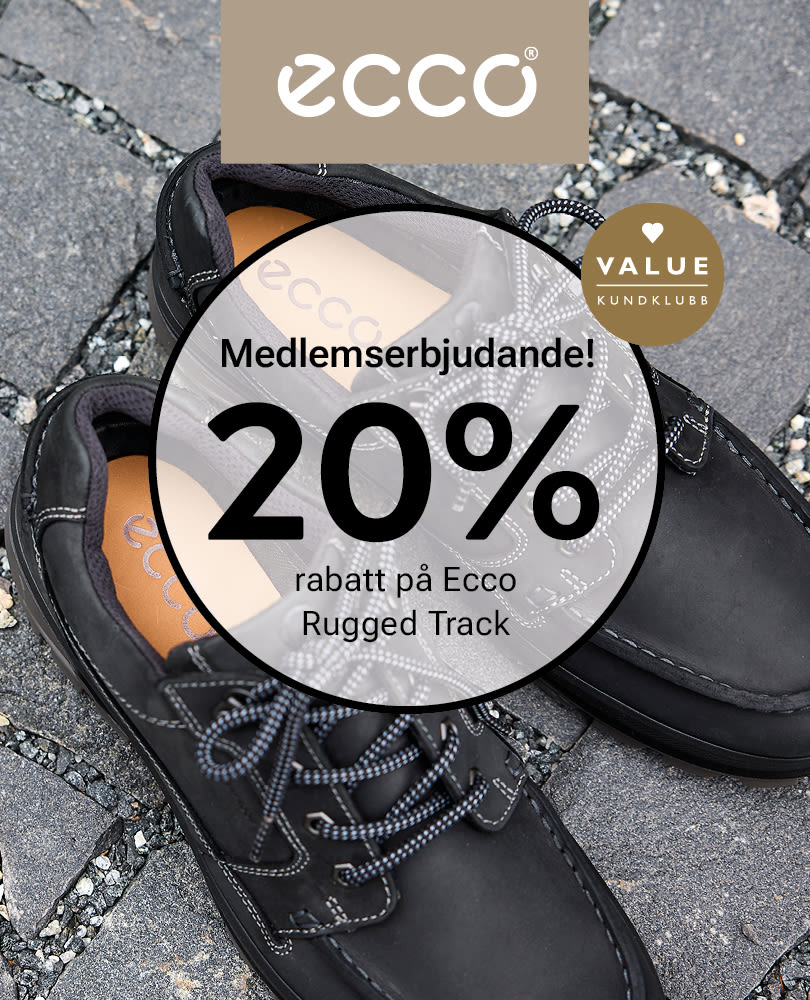 Svarta läderskor från Ecco Rugged Track på stenbeläggning med medlemserbjudande om 20% rabatt för Value kundklubb.