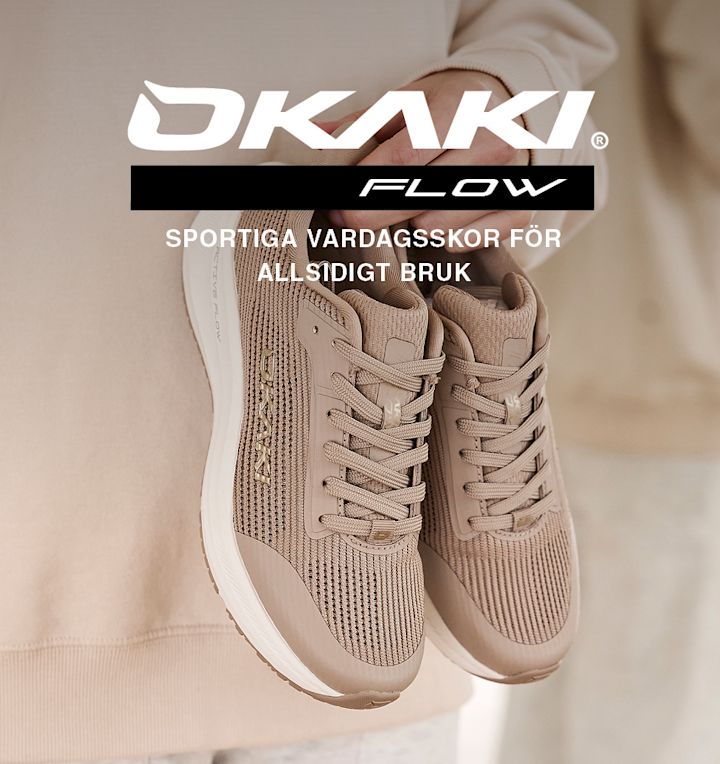 Beiga OKAKI Flow sneakers med stickad design och vit sula, visas med logotyp och text om sportiga vardagsskor för allsidigt bruk.