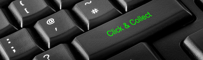 Tangentbord med en stor svart tangent märkt "Click & Collect" i grön text, omgiven av tangenter med symboler som @, ?, och #.